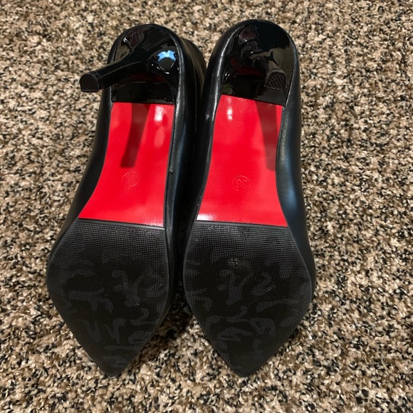 Pointed toe booties - Picture 4 of 5